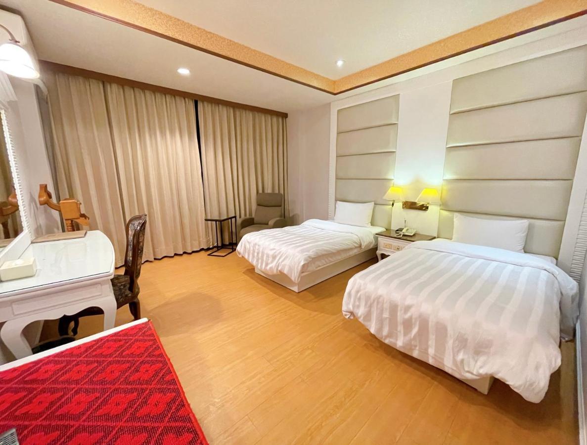 Wenpin Hotel - Pier 2 Гаосюн Экстерьер фото