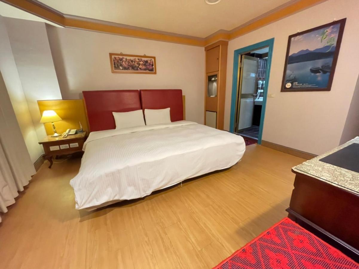 Wenpin Hotel - Pier 2 Гаосюн Экстерьер фото