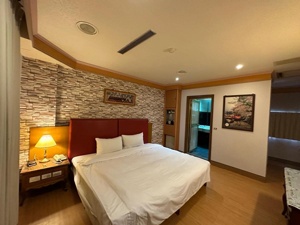 Wenpin Hotel - Pier 2 Гаосюн Экстерьер фото