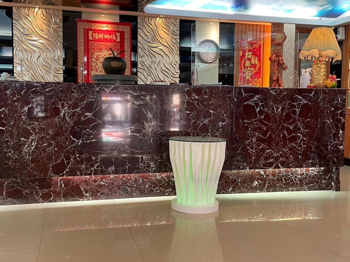 Wenpin Hotel - Pier 2 Гаосюн Экстерьер фото