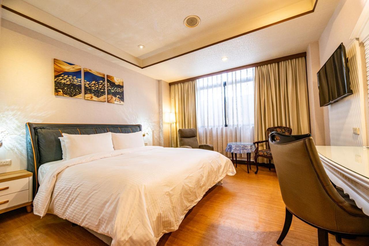 Wenpin Hotel - Pier 2 Гаосюн Экстерьер фото