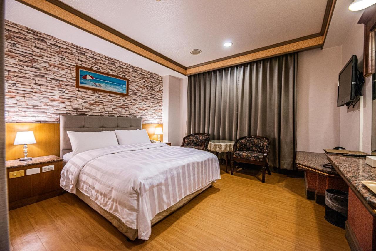Wenpin Hotel - Pier 2 Гаосюн Экстерьер фото