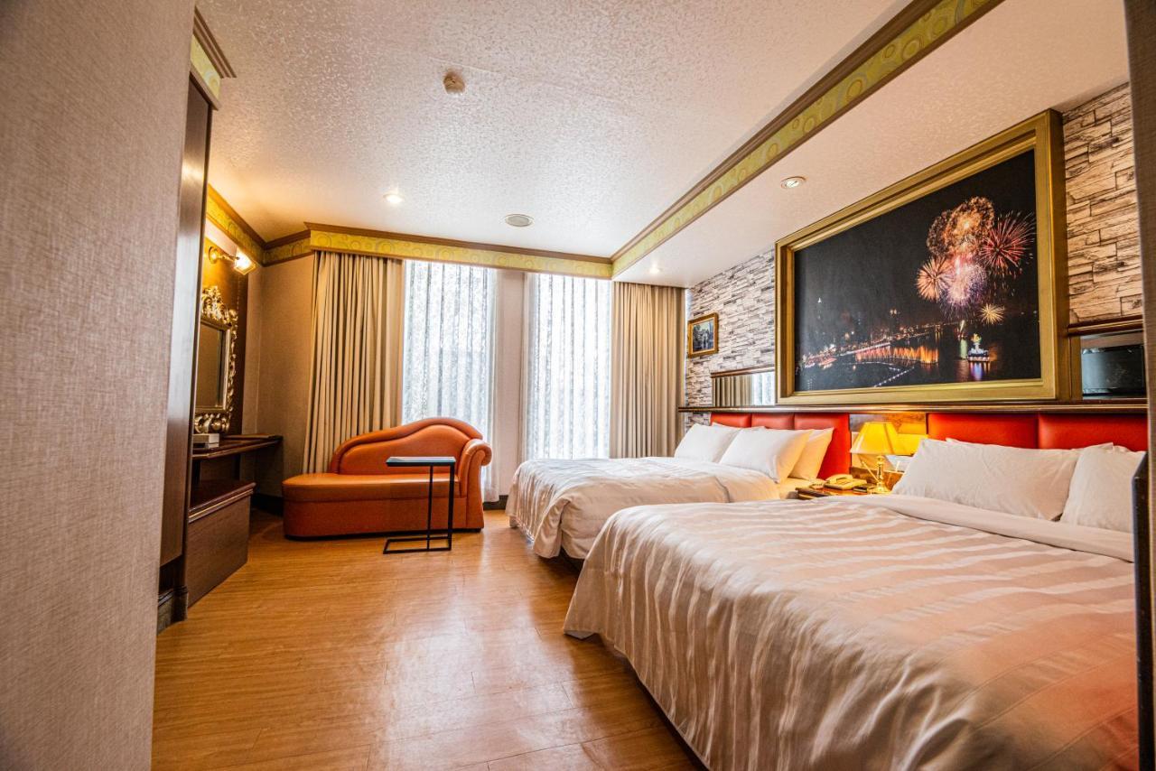 Wenpin Hotel - Pier 2 Гаосюн Экстерьер фото