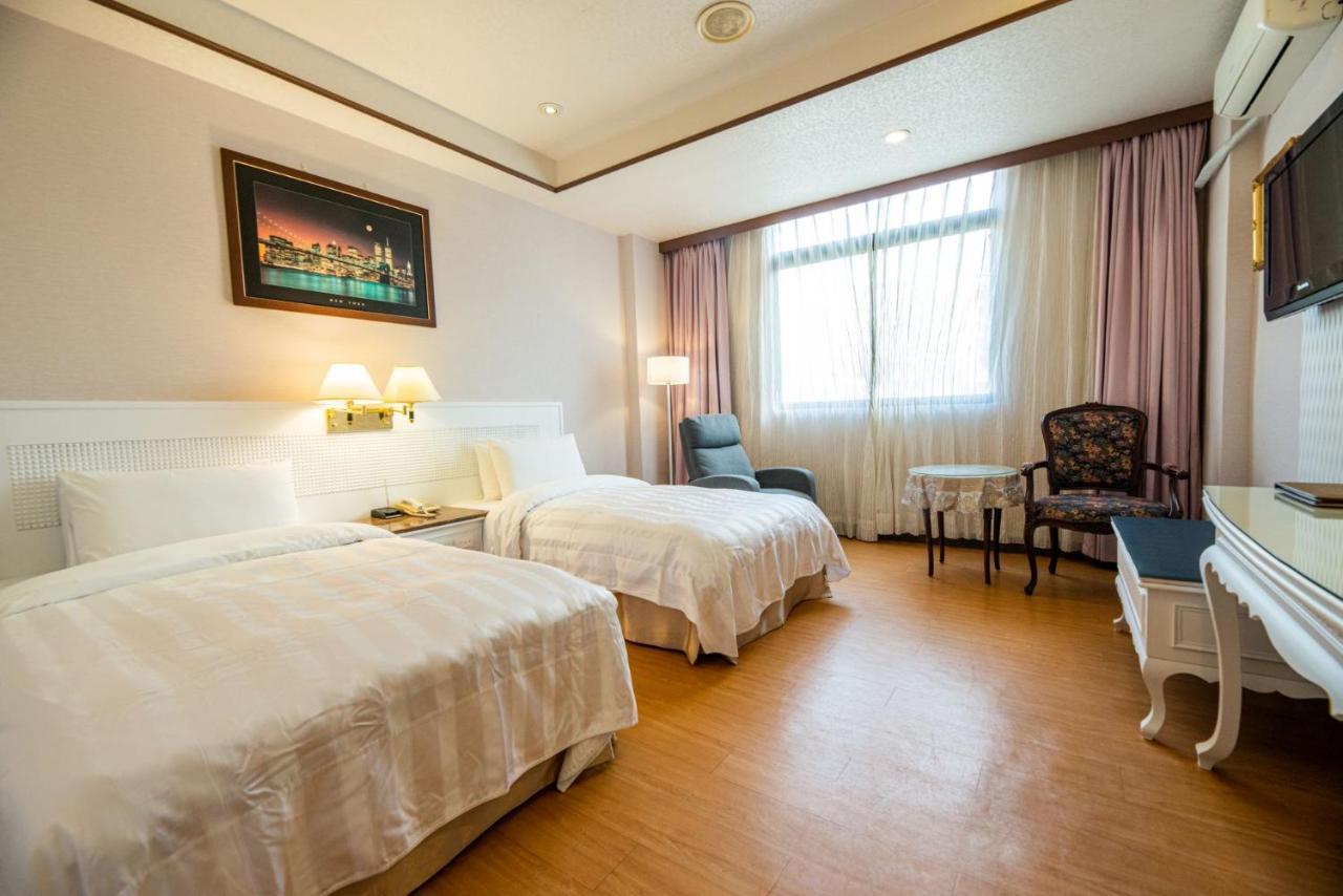 Wenpin Hotel - Pier 2 Гаосюн Экстерьер фото