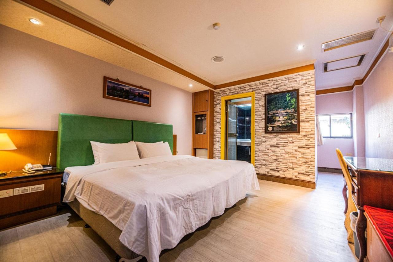 Wenpin Hotel - Pier 2 Гаосюн Экстерьер фото