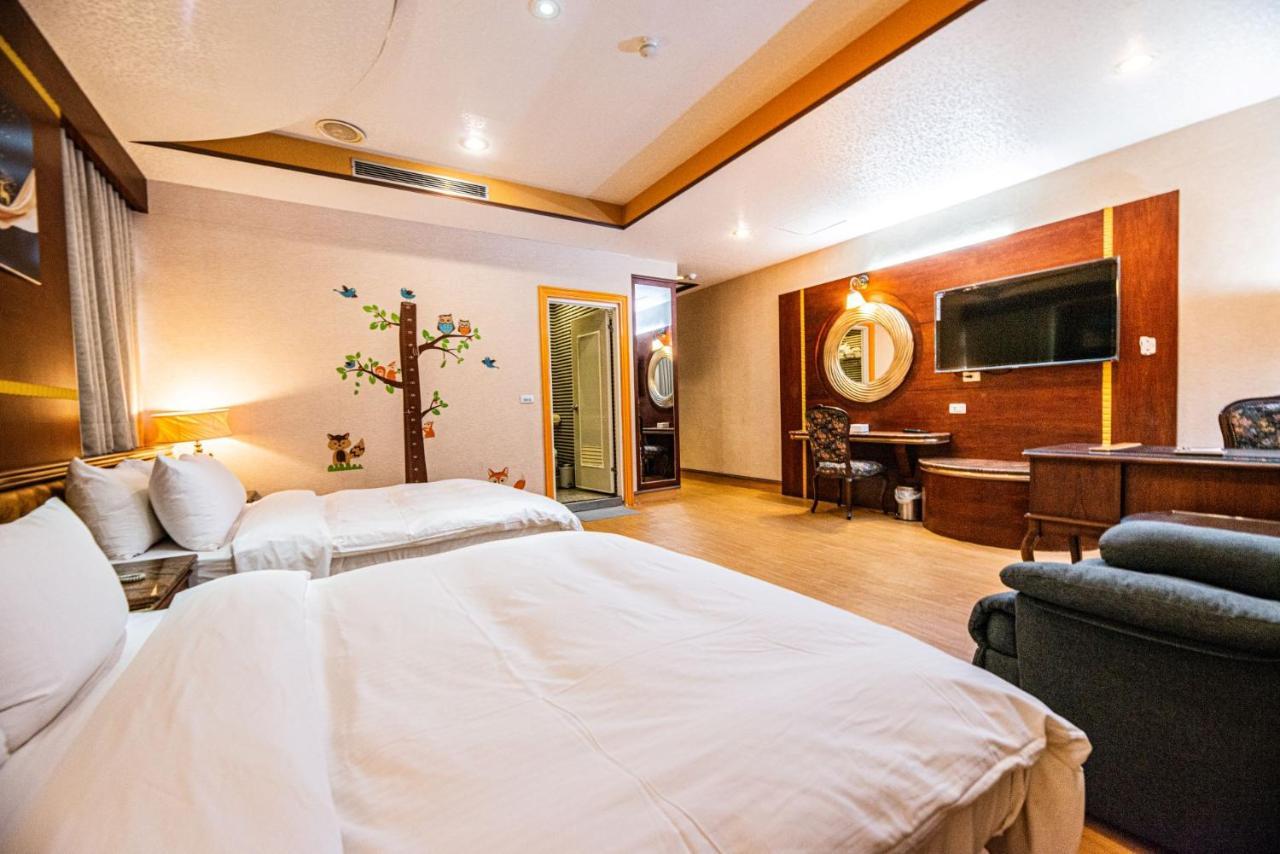 Wenpin Hotel - Pier 2 Гаосюн Экстерьер фото
