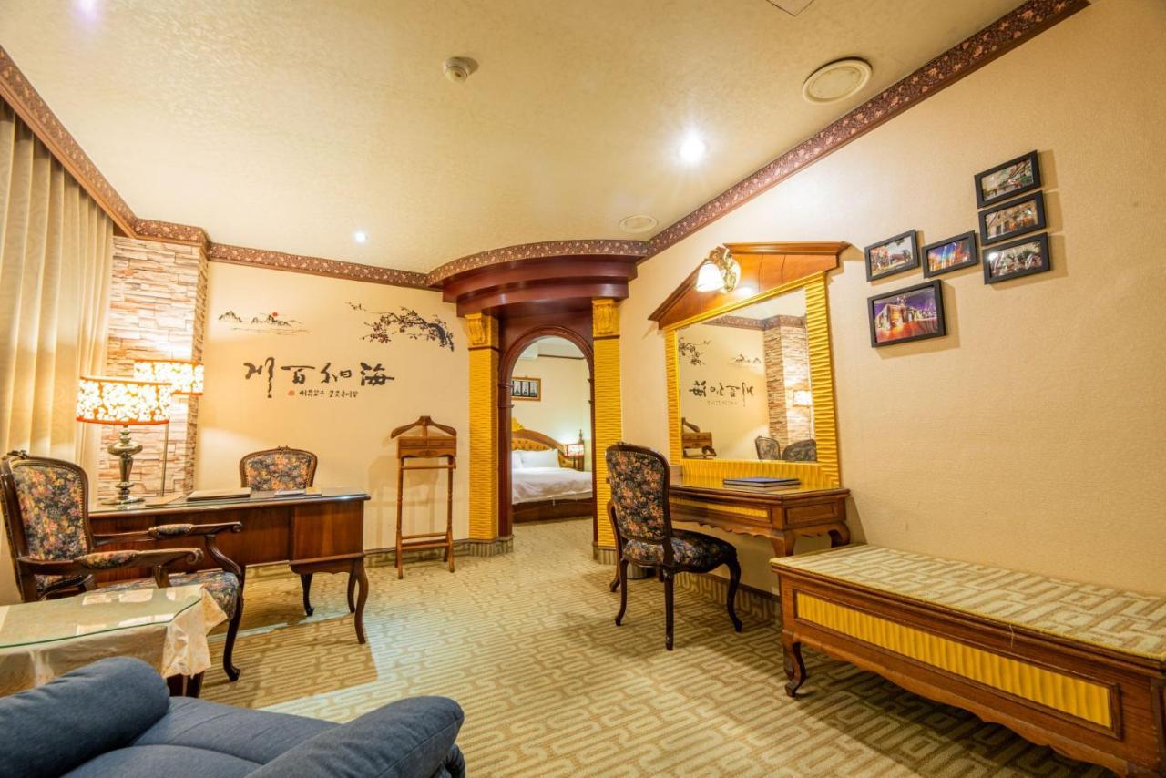 Wenpin Hotel - Pier 2 Гаосюн Экстерьер фото