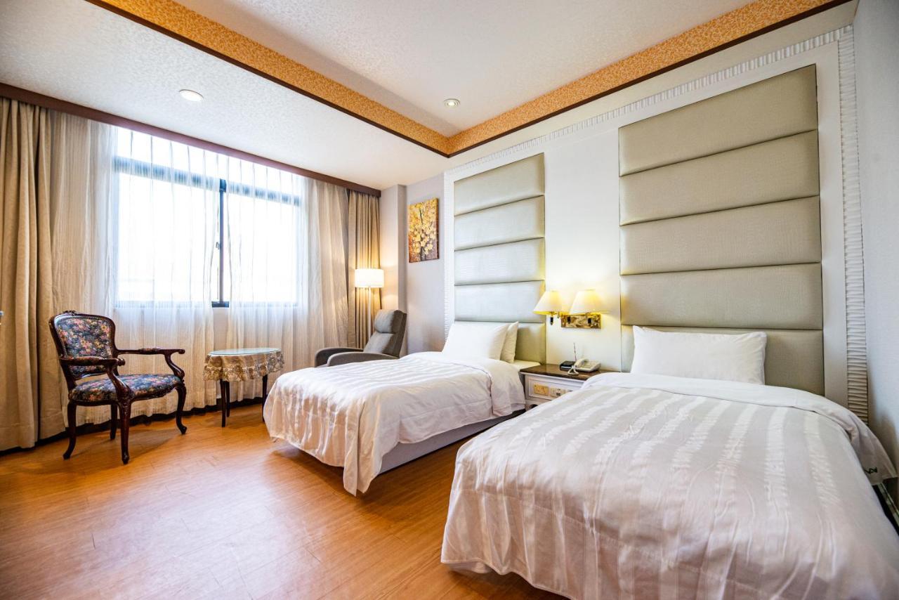 Wenpin Hotel - Pier 2 Гаосюн Экстерьер фото