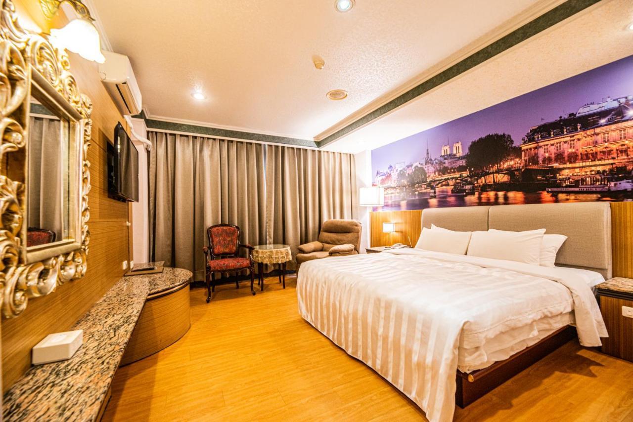 Wenpin Hotel - Pier 2 Гаосюн Экстерьер фото