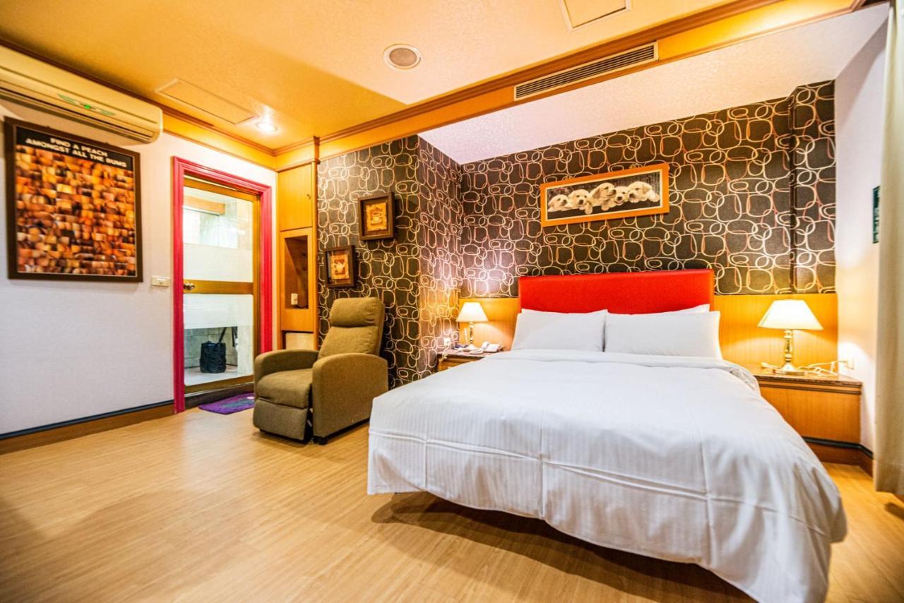 Wenpin Hotel - Pier 2 Гаосюн Экстерьер фото