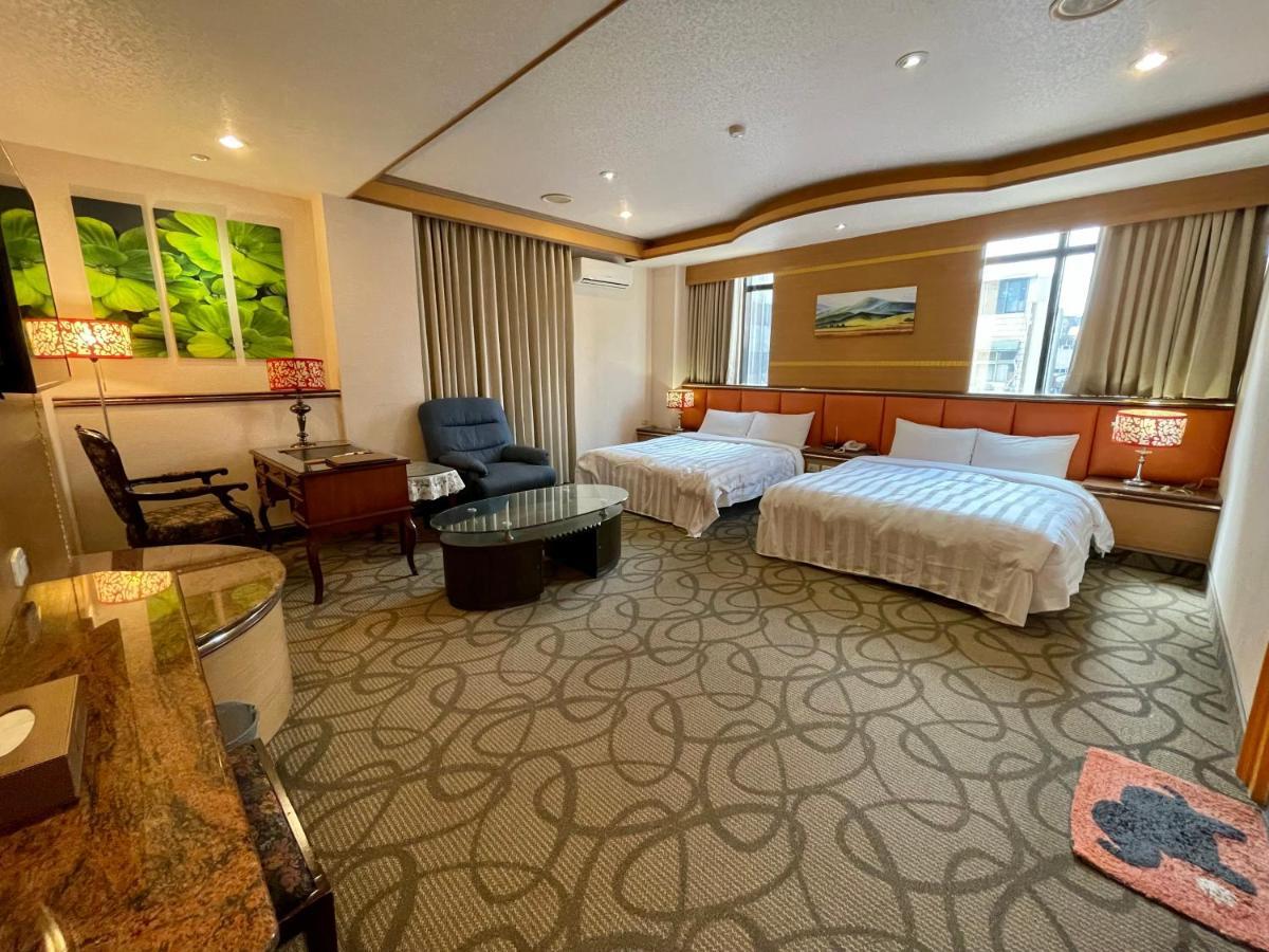Wenpin Hotel - Pier 2 Гаосюн Экстерьер фото