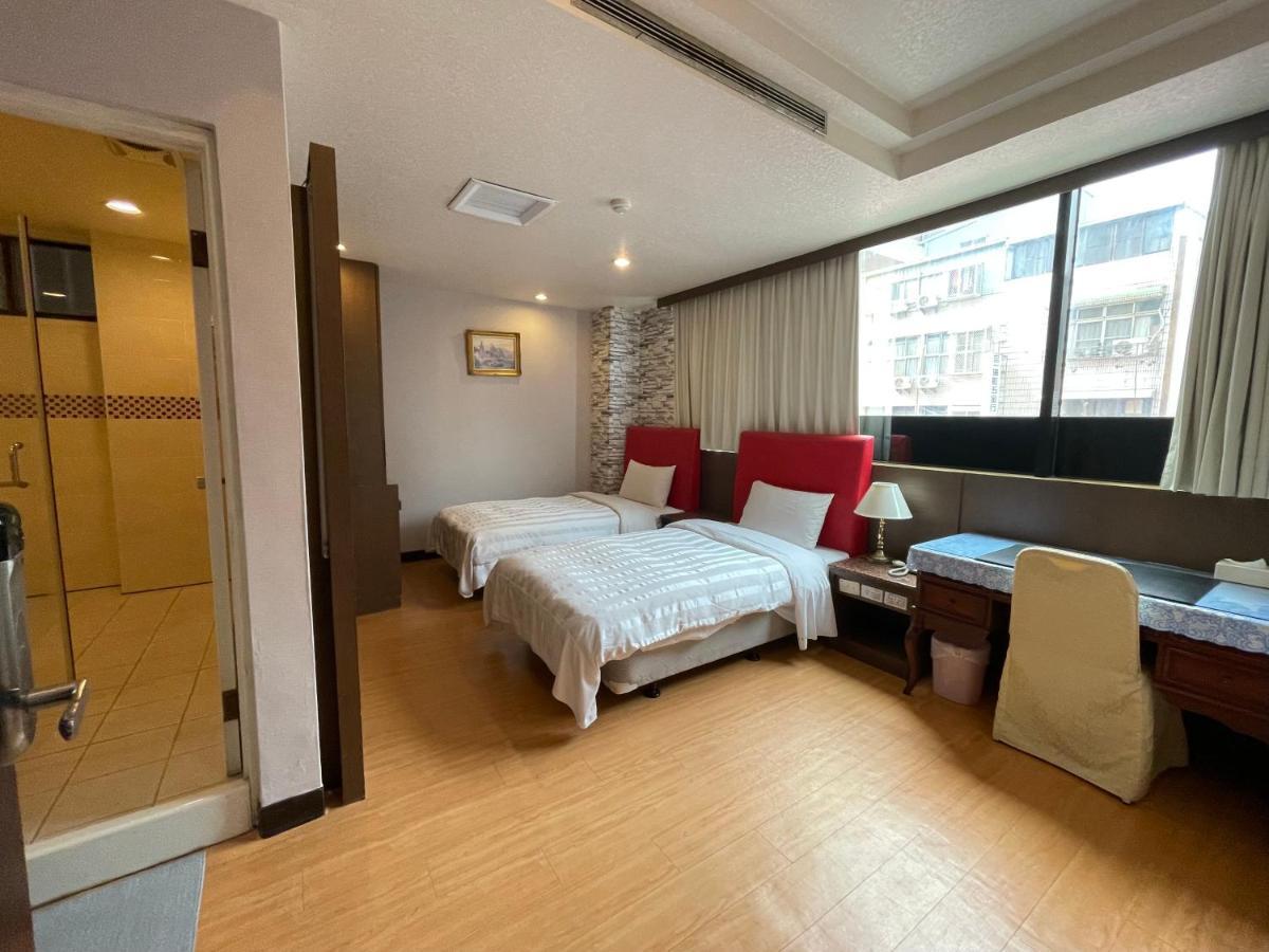 Wenpin Hotel - Pier 2 Гаосюн Экстерьер фото
