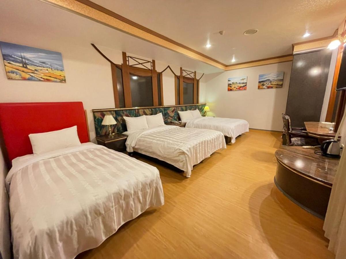 Wenpin Hotel - Pier 2 Гаосюн Экстерьер фото
