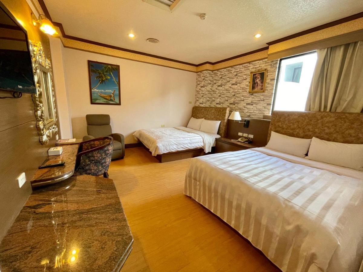 Wenpin Hotel - Pier 2 Гаосюн Экстерьер фото