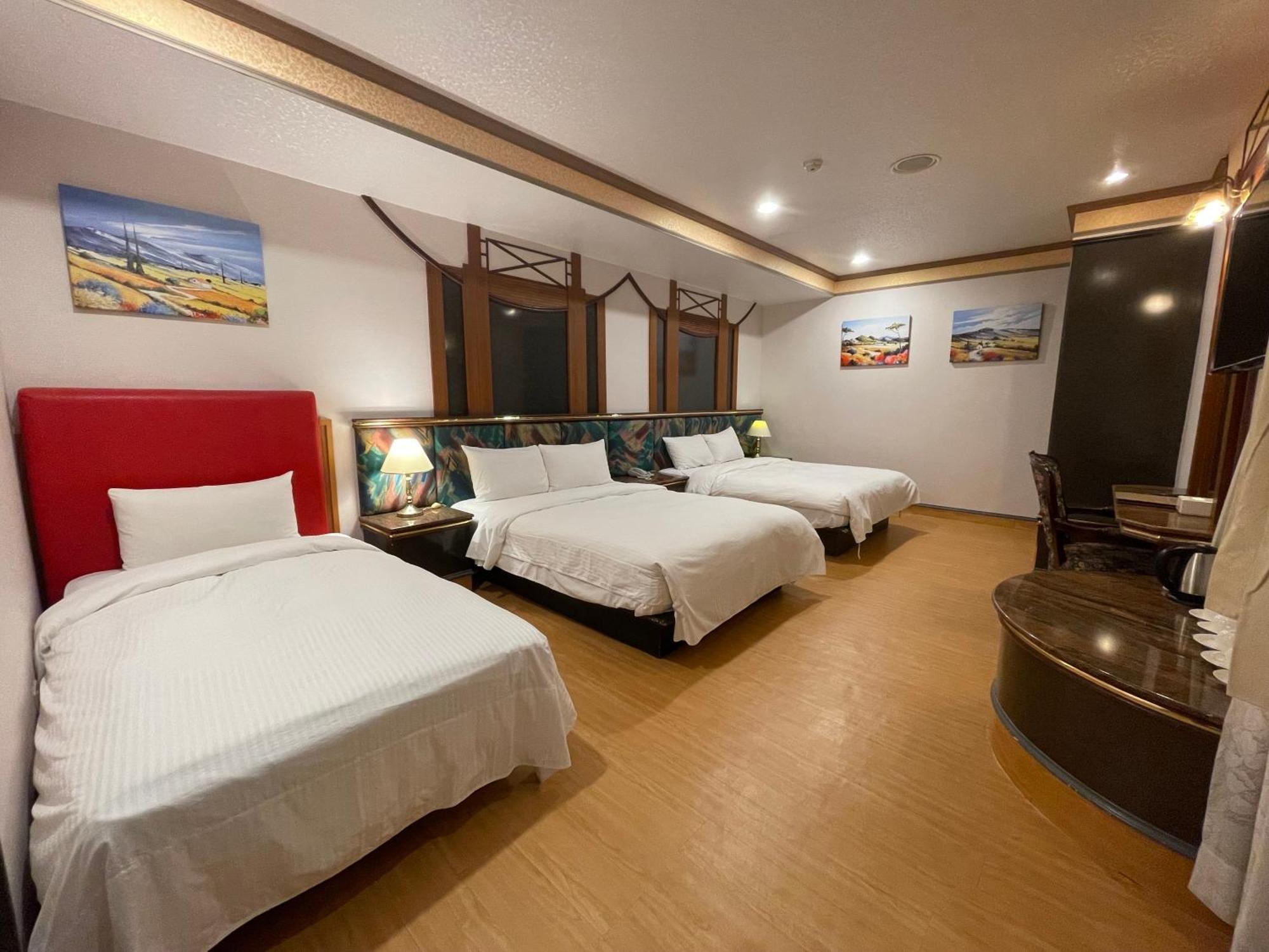 Wenpin Hotel - Pier 2 Гаосюн Экстерьер фото